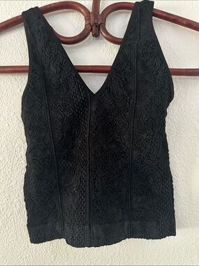 NWT! OUT FROM UNDER Black V-Neck Textured Stretch Knit Women’s Tank Top, Small